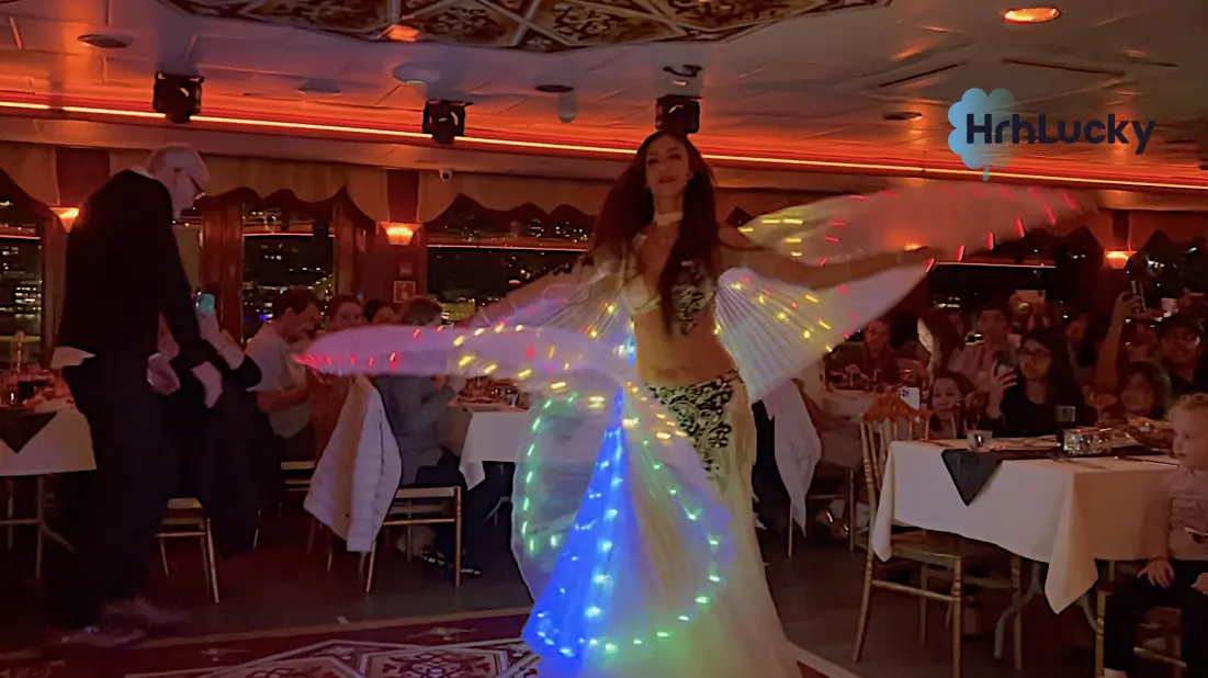 Crucero con cena por el Bósforo: Experiencia nocturna en Estambul