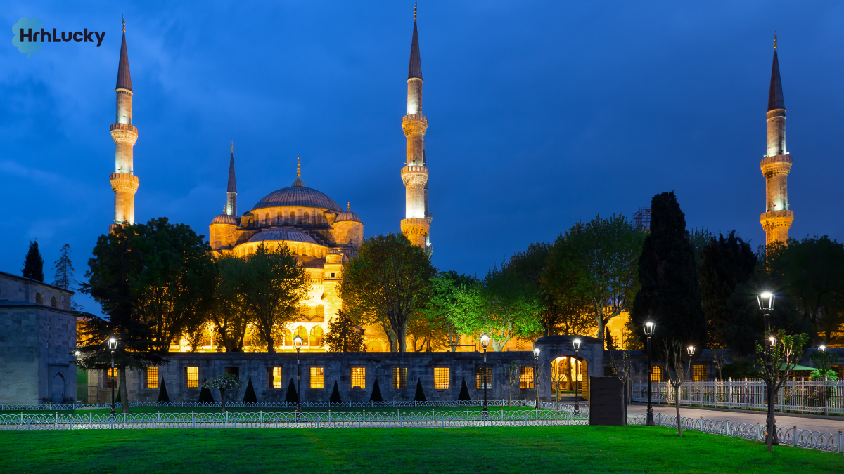 Eyüp Sultan Camii: İstanbul'un Ruhunu Yansıtan Kutsal Mekanın Derinliklerine Bir Yolculuk