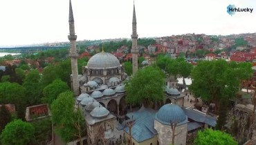 Eyüp Sultan Camii: İstanbul'un Ruhunu Yansıtan Kutsal Mekanın Derinliklerine Bir Yolculuk